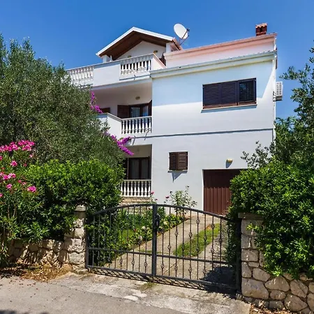 1 Bedroom Gorgeous In Apartment