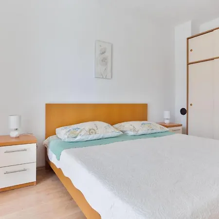 1 Bedroom Gorgeous In Apartment *