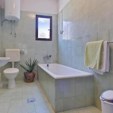 1 Bedroom Gorgeous In Petrcane